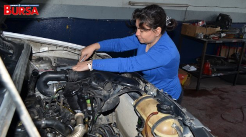 Hem ev hanımı Hem oto tamircisi (Bedia BARAK)