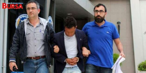 Dolandırıcılara balkondan servetini attı