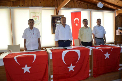 İznik Belediye önü "Milli İrade Meydanı" oldu