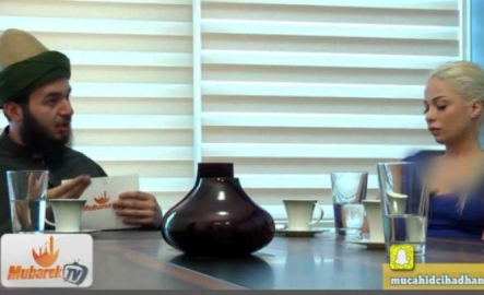 Merve Sanay'a canlı yayında göğüs sansürü