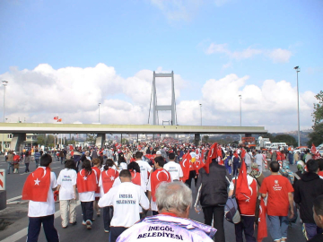 İSTANBUL MARATONU 15 TEMMUZ ŞEHİTLERİ İÇİN KOŞULACAK