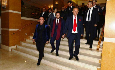 Ali Ağaoğlu kızının kınasını bastı!