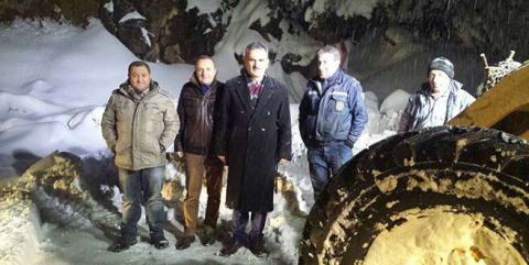Gemlik'te kar yolları kapattı