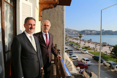 Deniz manzaralı kütüphane