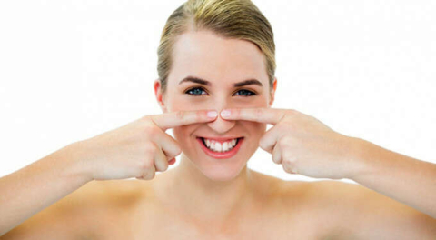 Psikolojisi bozulan burnunu yaptırıyor