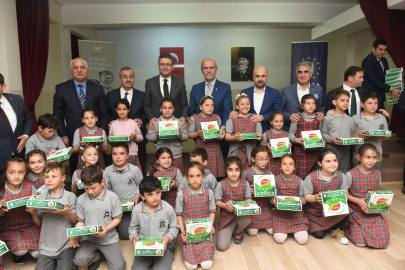 İpek böceği minik ellerde hayat buluyor