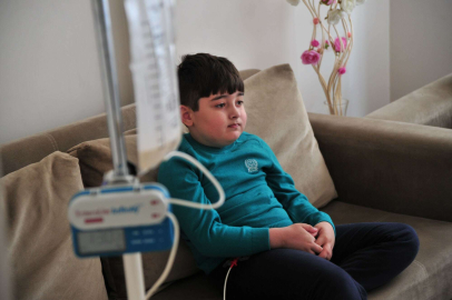 90 ameliyat geçiren 9 yaşındaki Kayra tedavi için yeniden ABD’ye gitti