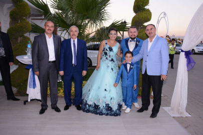 Havai fişekler eşliğinde erkekliğe ilk adımı attı