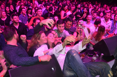 Balkanların sevilen Şarkıcısı Azis Bursa'da konser verdi