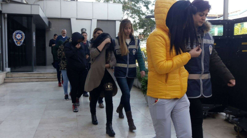 Lüks villadaki swinger partisine polis baskını