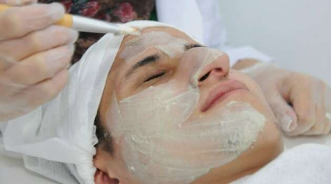 Göz önünde uçuşan siyah noktalara dikkat