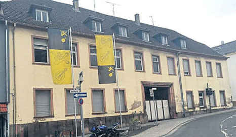 Tarkan'ın Doğup Büyüdüğü Eve Belediye El Koyunca Annesi Gözyaşlarına Boğuldu