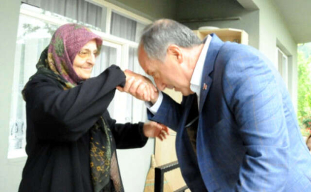 Annesi, İnce'yi Anlattı: 'Camide Halay Çekmiş' Diyorlar, Umre'ye Gitti, Orucunu Tutar, Fitresini Verir