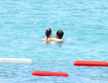 Eşinden Boşanan Tuba Ünsal, Yeni Aşkıyla Samimi Tatil Pozları Verdi