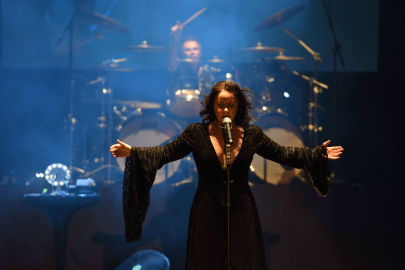 Şebnem Ferah şarkılarıyla coşturdu