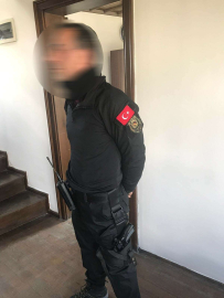 Sahte özel harekat kıyafeti ve silahla yakalandı