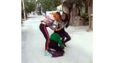 Hala- yeğen, kız çocuğunu dövdü