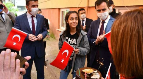 KESTEL'DE ÇOCUKLARA 23 NİSAN SÜRPRİZİ