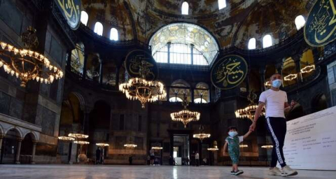 Ayasofya'da ibadet yolu açıldı