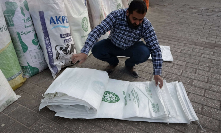 Çuvalla para kazanıyor...