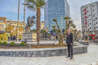 Karacabey’de Cumhuriyet Meydanı yenilenen yüzüyle göz kamaştırıyor