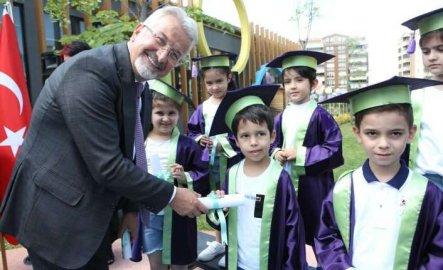 Burak Berk Kreşi ilk mezunlarını verdi