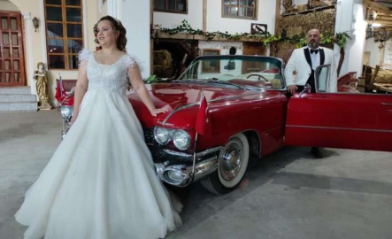 Bursa'da klasik otomobillerle dolu garaj, fotoğraf çektirmek isteyenlerin akınına uğruyor