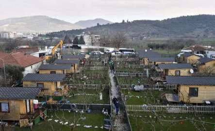 Osmangazi'de kaçak hobi evleri yıkıldı