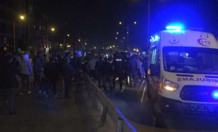 Bursa'da işçi taşıyan servis minibüsü kamyonetle çarpıştı