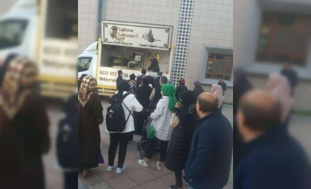 Bursa'da Messi için lokma dağıtıldı