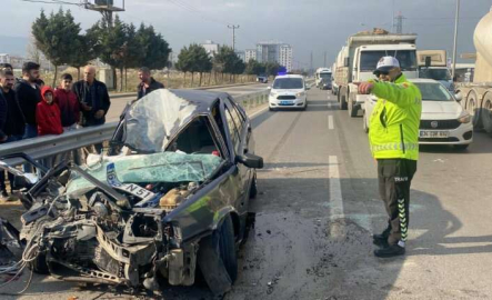 Bursa'da feci kaza! Otomobil hurdaya döndü...