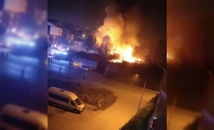 Bursa'da geri dönüşüm deposu alevlere teslim oldu