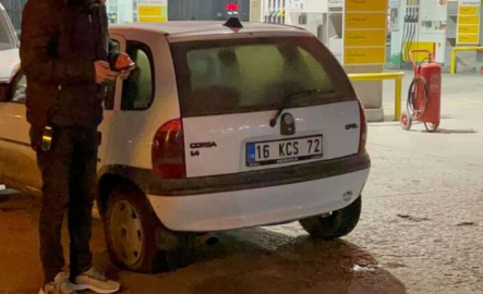Bursa'da seyir halindeki araca silahlı saldırı