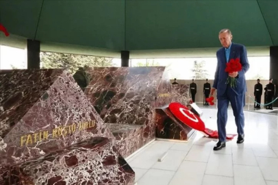 Erdoğan, Adnan Menderes'in Anıt Mezarı'nı ziyaret etti