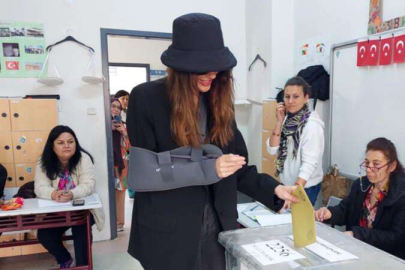 Oyuncu Dilan Çiçek Deniz oyunu kullandı