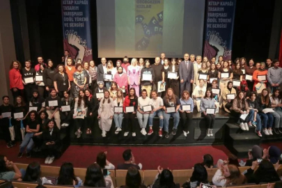 Tomris Uyar’ın kitabına kapak tasarladılar