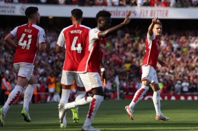 Arsenal, Manchester United karşısında uzatmalarda güldü