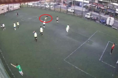 Halı sahada kalp krizi geçirdi...O anlar kamerada