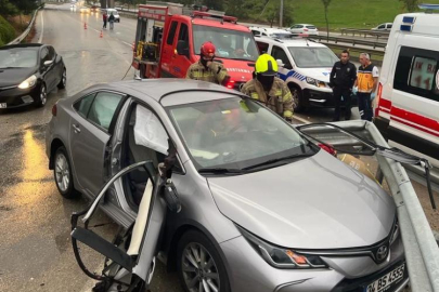 Bursa'da otomobil bariyerlere çarptı: 1 ölü