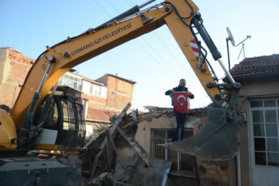 Bursa'da yıkımda duygulandıran kare