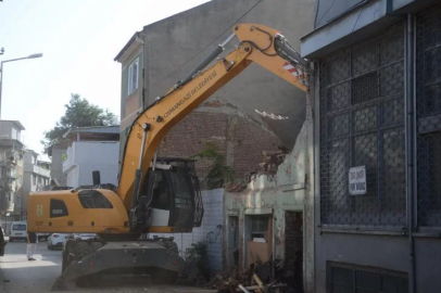 Osmangazi'de metruk binalar yıkılıyor