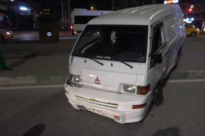 Bursa’da minibüs önce taksiye ardından yayalara çaptı: 4 yaralı