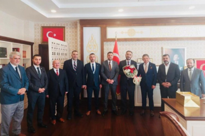 Cumhuriyetin 100. yılında minarelerden Türk bayrağı dalgalanacak