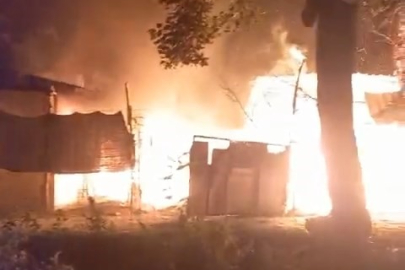 Ahşap ev alev alev yandı