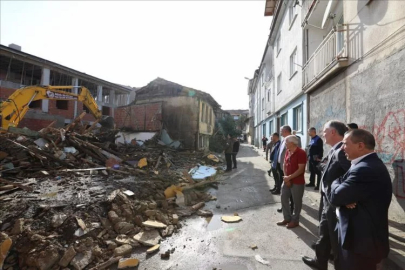 İnegöl'de metruk yapıların yıkımına başlandı
