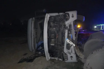 Bursa'da kontrolden çıkan TIR tarlaya uçtu