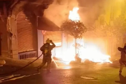 Tarihi Gueive Han’da yangın: Giriş kat alev alev yandı