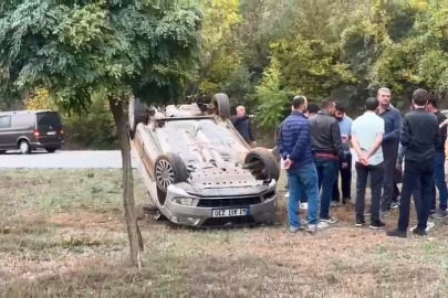 Bursa'da kontrolden çıkan araç takla attı, genç çift hafif yaralandı