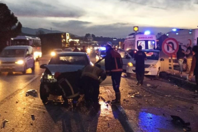 Bursa'da düğüne giderken kaza yaptılar