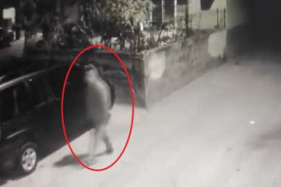 Bursa’da oto faresi hırsız kamerada